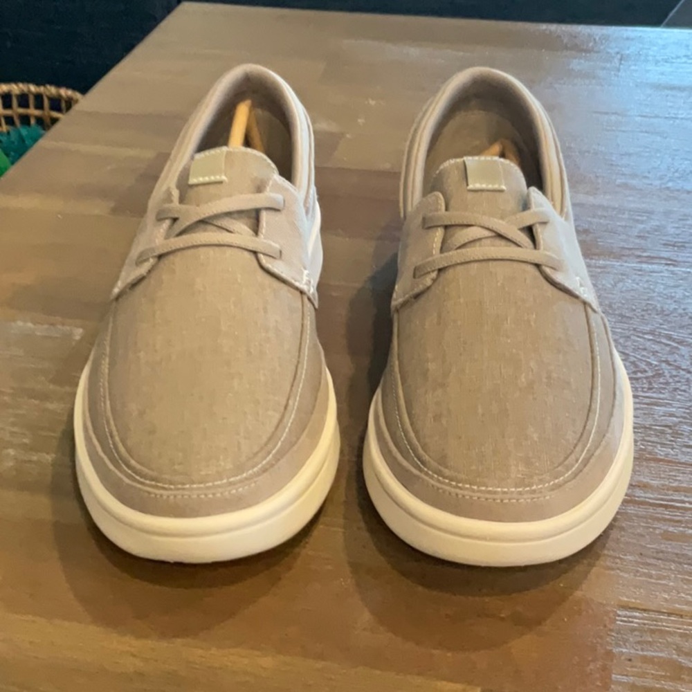 Clarks Tan Boat Shoes Slip-On Nautical Style